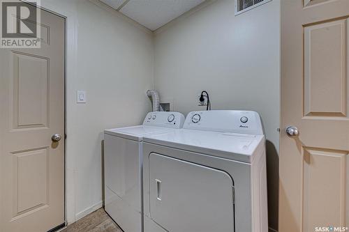 921 7Th Avenue N, Saskatoon, SK - Indoor Photo Showing Laundry Room