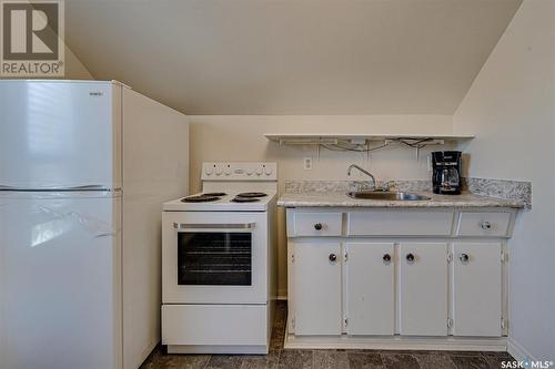 921 7Th Avenue N, Saskatoon, SK - Indoor Photo Showing Kitchen