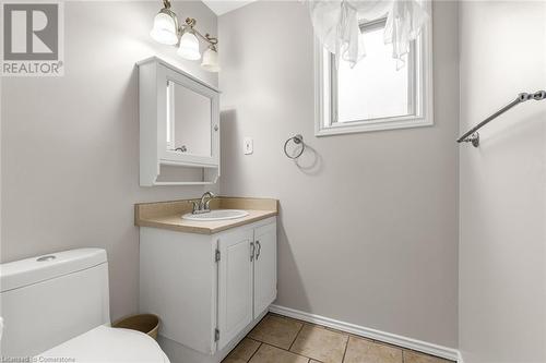 35 Titmouse Court, Hamilton, ON - Indoor Photo Showing Bathroom