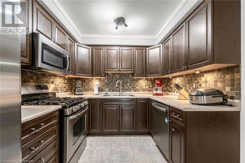 35 Titmouse Court, Hamilton, ON - Indoor Photo Showing Kitchen With Double Sink With Upgraded Kitchen