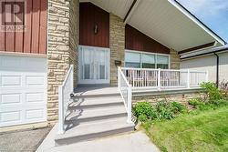 3537 GOLDEN ORCHARD Drive  Mississauga, ON L4Y 3H7