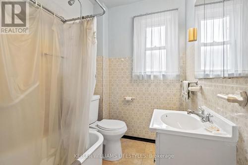 66 Boullee Street, London, ON - Indoor Photo Showing Bathroom