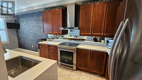 4972 Southampton Drive, Mississauga, ON - Indoor Photo Showing Kitchen