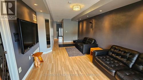 4972 Southampton Drive, Mississauga, ON - Indoor