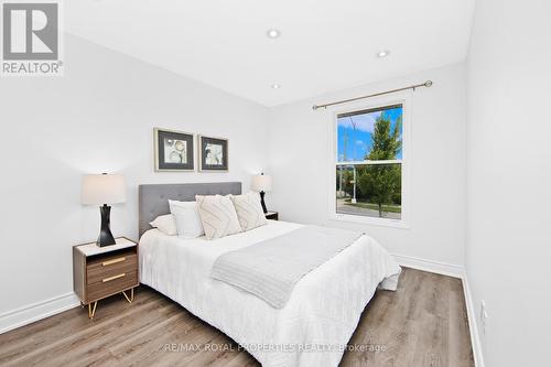 560 Bristol Road, Newmarket, ON - Indoor Photo Showing Bedroom