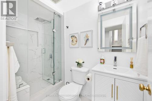 560 Bristol Road, Newmarket, ON - Indoor Photo Showing Bathroom