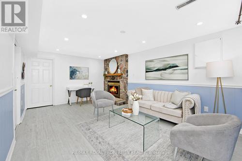 560 Bristol Road, Newmarket, ON - Indoor Photo Showing Living Room With Fireplace