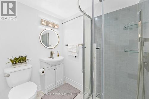 560 Bristol Road, Newmarket, ON - Indoor Photo Showing Bathroom