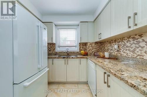 3500 Croatia Drive, Mississauga, ON - Indoor Photo Showing Kitchen