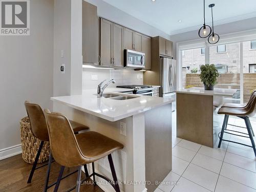 76 - 250 Royalton Common, Oakville, ON - Indoor Photo Showing Kitchen With Stainless Steel Kitchen With Double Sink