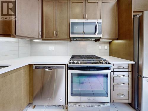 76 - 250 Royalton Common, Oakville, ON - Indoor Photo Showing Kitchen With Stainless Steel Kitchen