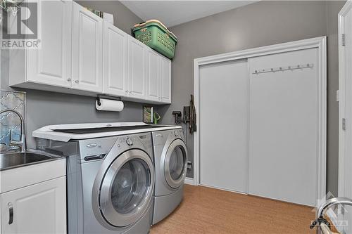 36 Sawgrass Circle, Ottawa, ON - Indoor Photo Showing Laundry Room