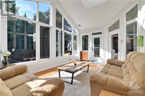 36 Sawgrass Circle, Ottawa, ON - Indoor Photo Showing Living Room