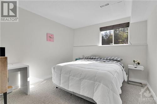 36 Sawgrass Circle, Ottawa, ON - Indoor Photo Showing Bedroom