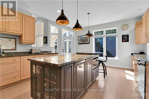 36 Sawgrass Circle, Ottawa, ON - Indoor Photo Showing Kitchen