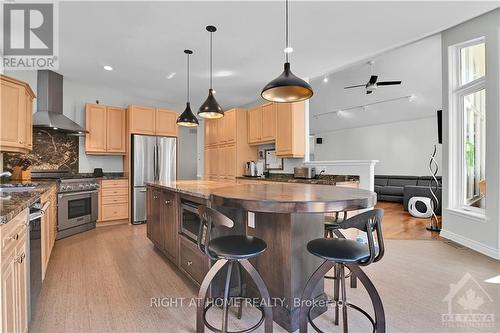 36 Sawgrass Circle, Ottawa, ON - Indoor Photo Showing Kitchen With Upgraded Kitchen