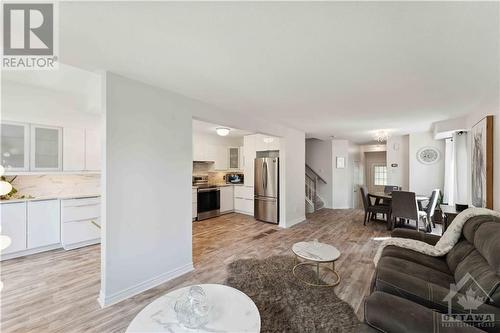 38 Upney Drive, Ottawa, ON - Indoor Photo Showing Living Room