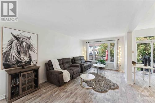 38 Upney Drive, Ottawa, ON - Indoor Photo Showing Living Room