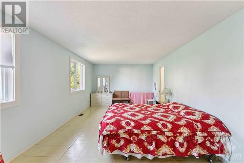 415 Viewmount Drive, Nepean, ON - Indoor Photo Showing Bedroom