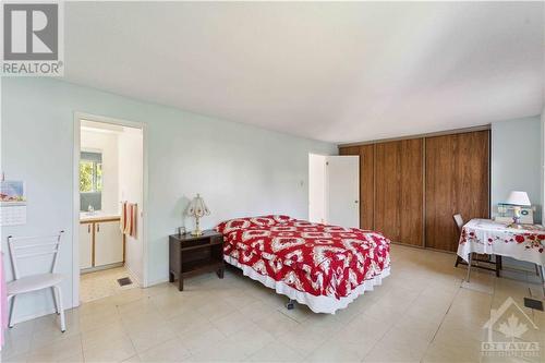 415 Viewmount Drive, Nepean, ON - Indoor Photo Showing Bedroom