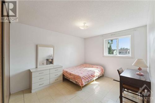 415 Viewmount Drive, Nepean, ON - Indoor Photo Showing Bedroom