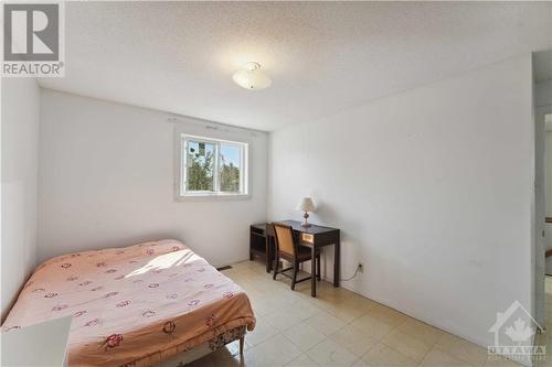 415 Viewmount Drive, Nepean, ON - Indoor Photo Showing Bedroom