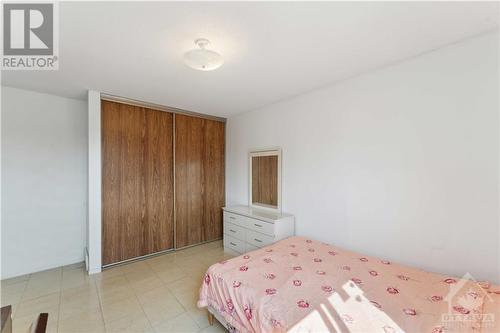 415 Viewmount Drive, Nepean, ON - Indoor Photo Showing Bedroom