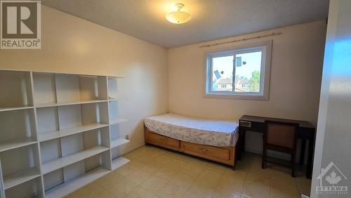 415 Viewmount Drive, Nepean, ON - Indoor Photo Showing Bedroom