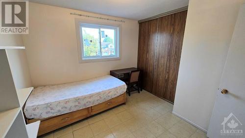 415 Viewmount Drive, Nepean, ON - Indoor Photo Showing Bedroom