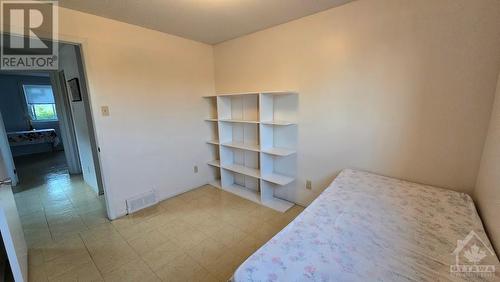 415 Viewmount Drive, Nepean, ON - Indoor Photo Showing Bedroom