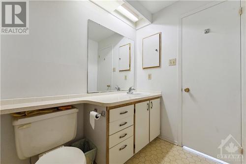 415 Viewmount Drive, Nepean, ON - Indoor Photo Showing Bathroom