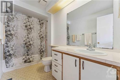 415 Viewmount Drive, Nepean, ON - Indoor Photo Showing Bathroom