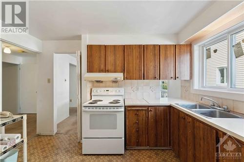 415 Viewmount Drive, Nepean, ON - Indoor Photo Showing Kitchen With Double Sink