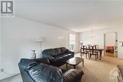 415 Viewmount Drive, Nepean, ON - Indoor Photo Showing Living Room