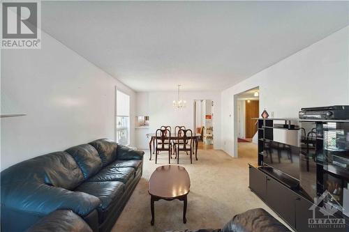 415 Viewmount Drive, Nepean, ON - Indoor Photo Showing Living Room