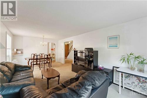 415 Viewmount Drive, Nepean, ON - Indoor Photo Showing Living Room