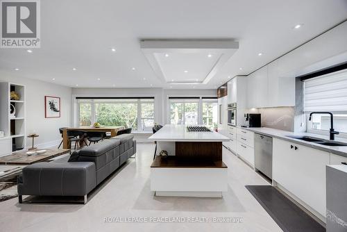 38 Farmcrest Drive, Toronto, ON - Indoor Photo Showing Kitchen With Upgraded Kitchen