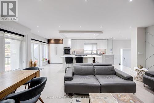 38 Farmcrest Drive, Toronto, ON - Indoor Photo Showing Living Room