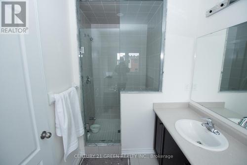 913 Kicking Horse Path, Oshawa, ON - Indoor Photo Showing Bathroom