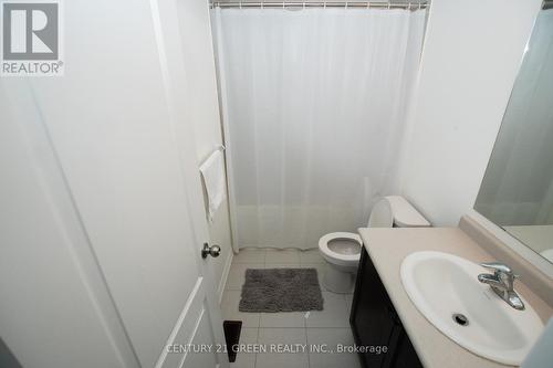 913 Kicking Horse Path, Oshawa, ON - Indoor Photo Showing Bathroom