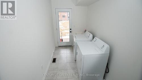 913 Kicking Horse Path, Oshawa, ON - Indoor Photo Showing Laundry Room