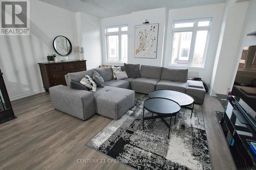 913 Kicking Horse Path, Oshawa, ON - Indoor Photo Showing Living Room