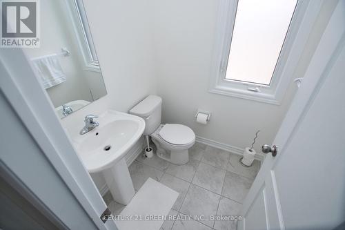 913 Kicking Horse Path, Oshawa, ON - Indoor Photo Showing Bathroom