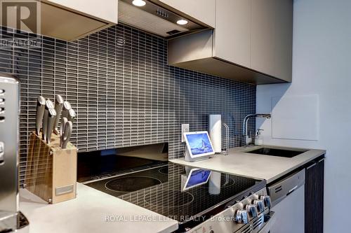 305 - 20 Brin Drive, Toronto, ON - Indoor Photo Showing Kitchen