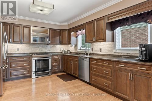 50 Napoleon Drive, London, ON - Indoor Photo Showing Kitchen