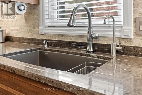 50 Napoleon Drive, London, ON - Indoor Photo Showing Kitchen With Double Sink With Upgraded Kitchen