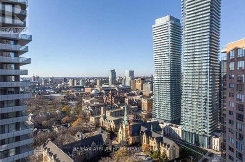 2712 - 1001 Bay Street, Toronto, ON - Outdoor With Facade