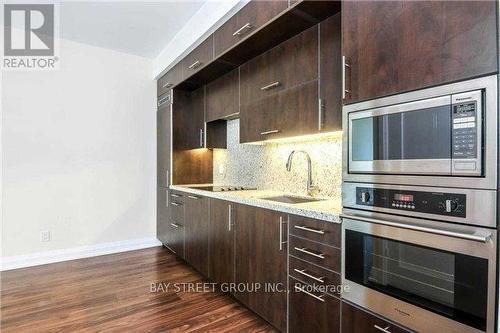 1721 - 5 Sheppard Avenue E, Toronto, ON - Indoor Photo Showing Kitchen With Upgraded Kitchen