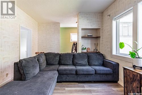 1089 Wolfe Avenue, Moose Jaw, SK - Indoor Photo Showing Living Room