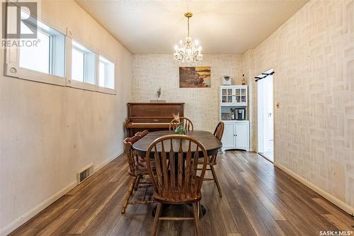 1089 Wolfe Avenue, Moose Jaw, SK - Indoor Photo Showing Dining Room